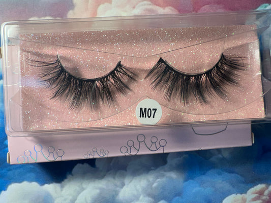 Eyelashes M07
